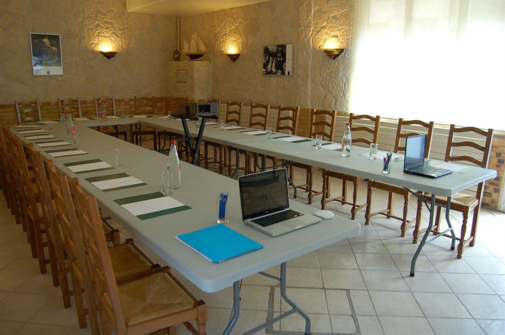 Hotel Restaurant Saint Louis Chateaudun Bagian luar foto